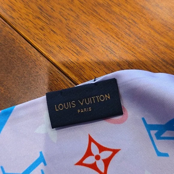 LV Logo Bag Or Hair Scarf - Picture 5 of 6